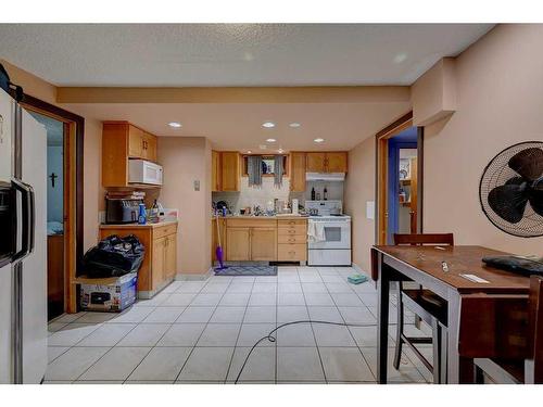 5451 76 Street, Red Deer, AB - Indoor Photo Showing Kitchen