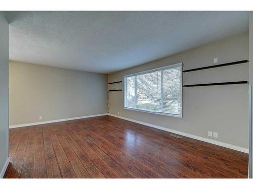 5451 76 Street, Red Deer, AB - Indoor Photo Showing Other Room