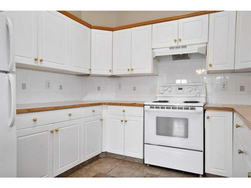 113 Lampard Crescent, Red Deer, AB - Indoor Photo Showing Kitchen