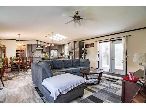 402010 Range Road 5-5, Rural Clearwater County, AB - Indoor Photo Showing Living Room