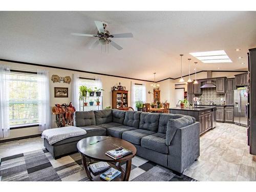 402010 Range Road 5-5, Rural Clearwater County, AB - Indoor Photo Showing Living Room