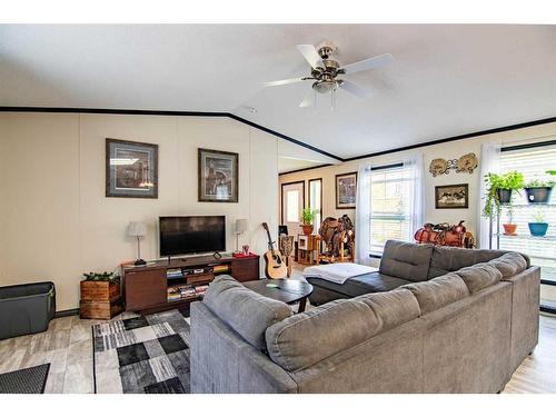 402010 Range Road 5-5, Rural Clearwater County, AB - Indoor Photo Showing Living Room