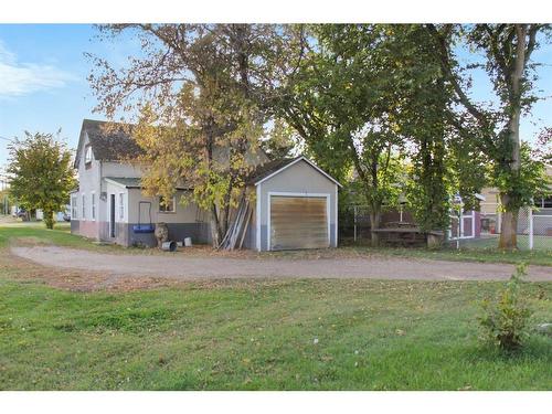 4811 49 Avenue, Forestburg, AB - Outdoor