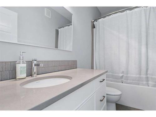 1 Toal Close, Red Deer, AB - Indoor Photo Showing Bathroom