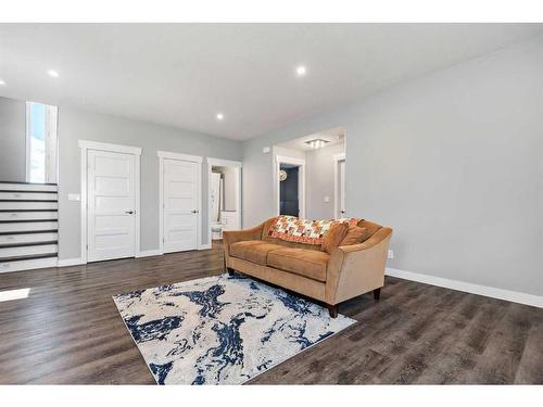 1 Toal Close, Red Deer, AB - Indoor Photo Showing Living Room