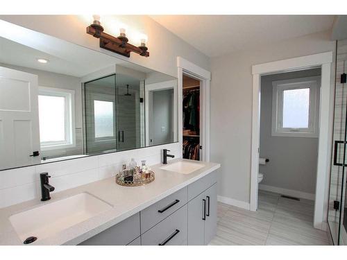 33 Larratt Close, Red Deer, AB - Indoor Photo Showing Bathroom