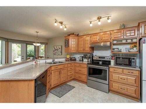 12 Pickwick Lane, Lacombe, AB - Indoor Photo Showing Kitchen With Double Sink