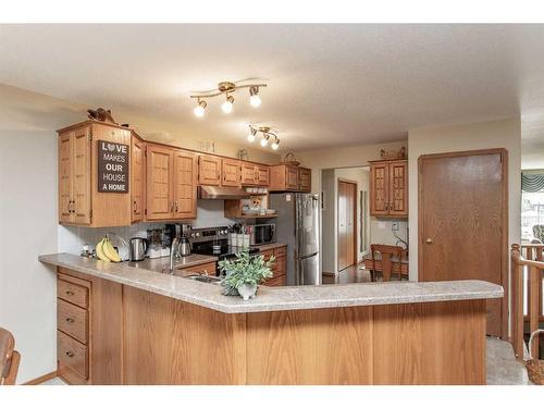 12 Pickwick Lane, Lacombe, AB - Indoor Photo Showing Kitchen