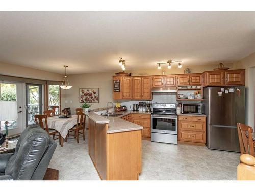 12 Pickwick Lane, Lacombe, AB - Indoor Photo Showing Kitchen