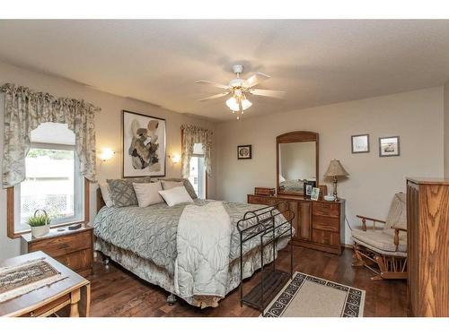 12 Pickwick Lane, Lacombe, AB - Indoor Photo Showing Bedroom