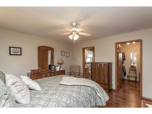 12 Pickwick Lane, Lacombe, AB - Indoor Photo Showing Bedroom