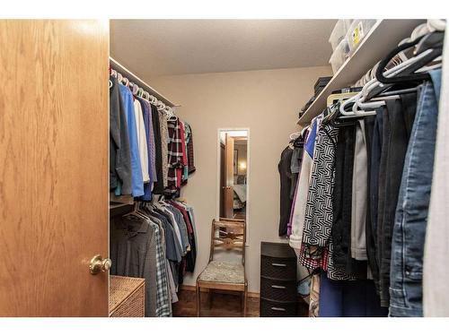 12 Pickwick Lane, Lacombe, AB - Indoor With Storage