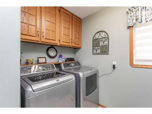 12 Pickwick Lane, Lacombe, AB - Indoor Photo Showing Laundry Room