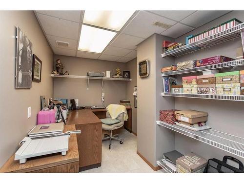 12 Pickwick Lane, Lacombe, AB - Indoor Photo Showing Office