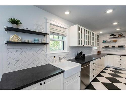 5244 38 Street Crescent, Innisfail, AB - Indoor Photo Showing Kitchen