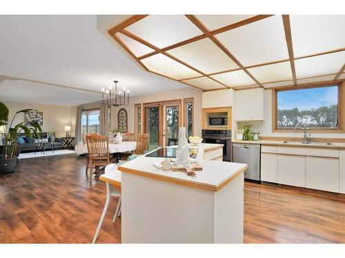 40114 Range Road 28-3, Rural Lacombe County, AB - Indoor Photo Showing Kitchen With Double Sink