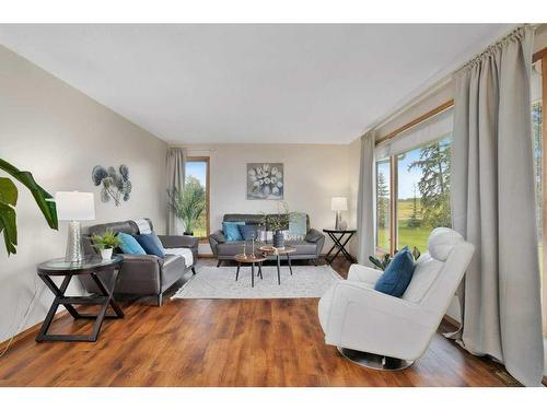 40114 Range Road 28-3, Rural Lacombe County, AB - Indoor Photo Showing Living Room