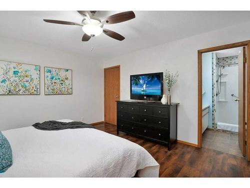 40114 Range Road 28-3, Rural Lacombe County, AB - Indoor Photo Showing Bedroom