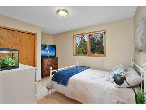 40114 Range Road 28-3, Rural Lacombe County, AB - Indoor Photo Showing Bedroom