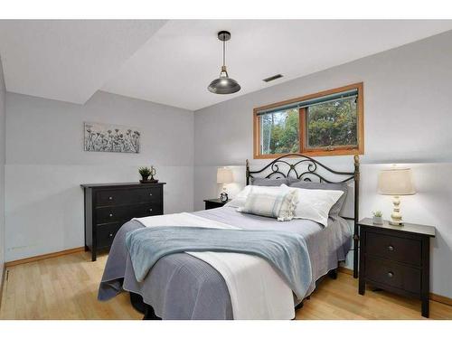 40114 Range Road 28-3, Rural Lacombe County, AB - Indoor Photo Showing Bedroom