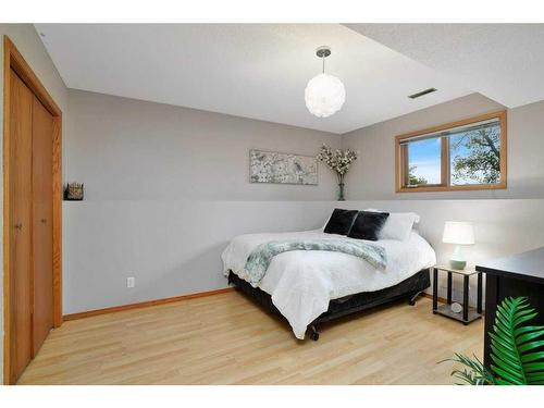 40114 Range Road 28-3, Rural Lacombe County, AB - Indoor Photo Showing Bedroom