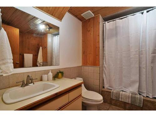 40114 Range Road 28-3, Rural Lacombe County, AB - Indoor Photo Showing Bathroom