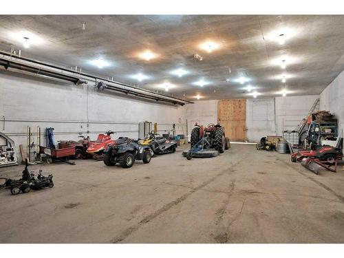 40114 Range Road 28-3, Rural Lacombe County, AB - Indoor Photo Showing Garage