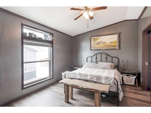 445057 Range Road 33, Rural Ponoka County, AB - Indoor Photo Showing Bedroom