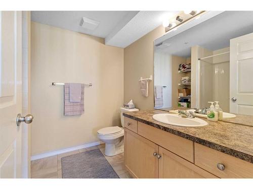 314-3 Broadway Rise, Sylvan Lake, AB - Indoor Photo Showing Bathroom