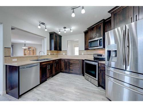 76 Burris Pointe, Lacombe, AB - Indoor Photo Showing Kitchen With Stainless Steel Kitchen