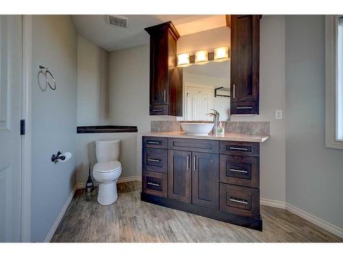 76 Burris Pointe, Lacombe, AB - Indoor Photo Showing Bathroom