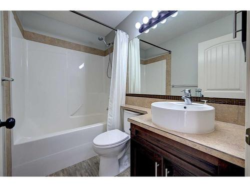 76 Burris Pointe, Lacombe, AB - Indoor Photo Showing Bathroom