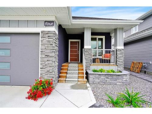 4 Cameron Court, Lacombe, AB - Outdoor With Facade