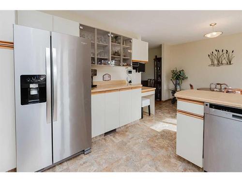 4529 35 Street Crescent, Red Deer, AB - Indoor Photo Showing Kitchen