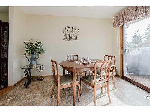 4529 35 Street Crescent, Red Deer, AB - Indoor Photo Showing Dining Room