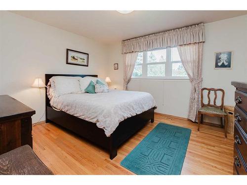 4529 35 Street Crescent, Red Deer, AB - Indoor Photo Showing Bedroom