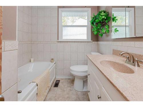 4529 35 Street Crescent, Red Deer, AB - Indoor Photo Showing Bathroom