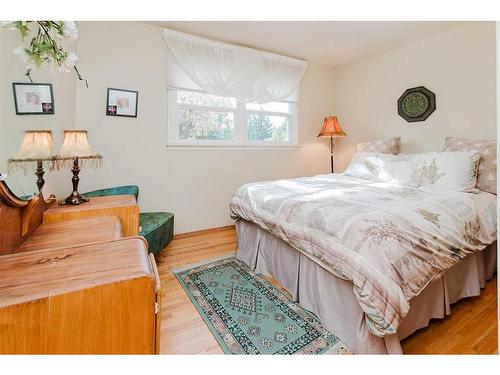 4529 35 Street Crescent, Red Deer, AB - Indoor Photo Showing Bedroom