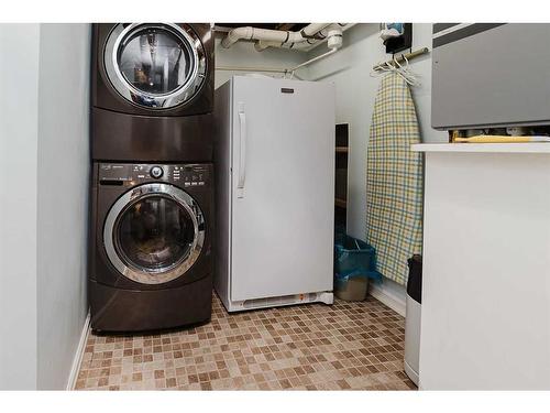 4529 35 Street Crescent, Red Deer, AB - Indoor Photo Showing Laundry Room