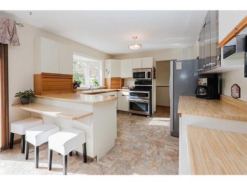 4529 35 Street Crescent, Red Deer, AB - Indoor Photo Showing Kitchen