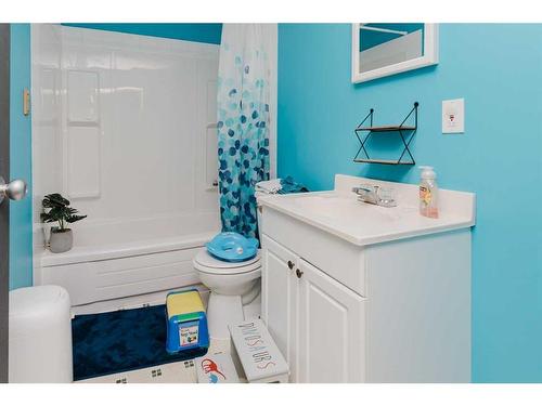 143 Deschner Close, Red Deer, AB - Indoor Photo Showing Bathroom