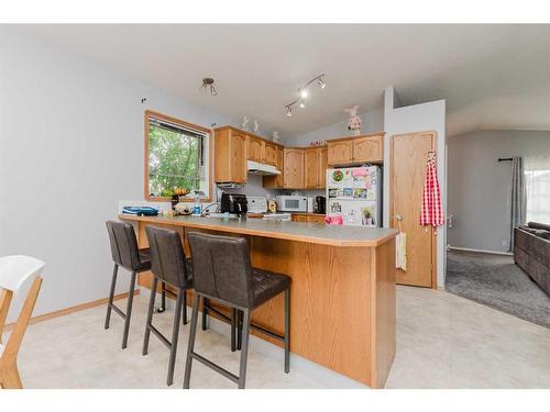 143 Deschner Close, Red Deer, AB - Indoor Photo Showing Kitchen