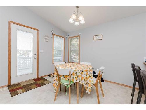 143 Deschner Close, Red Deer, AB - Indoor Photo Showing Dining Room