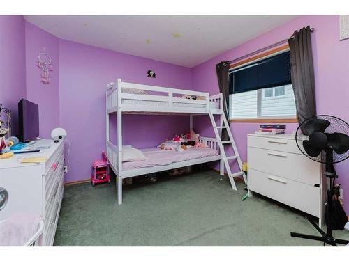 143 Deschner Close, Red Deer, AB - Indoor Photo Showing Bedroom