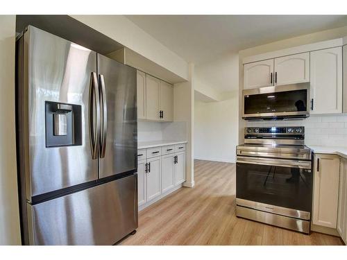 120 Pamely Avenue, Red Deer, AB - Indoor Photo Showing Kitchen