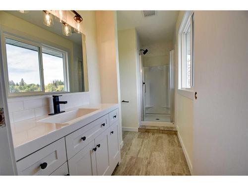 120 Pamely Avenue, Red Deer, AB - Indoor Photo Showing Bathroom