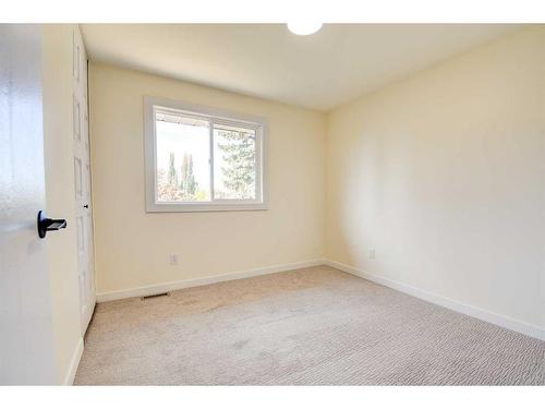 120 Pamely Avenue, Red Deer, AB - Indoor Photo Showing Other Room