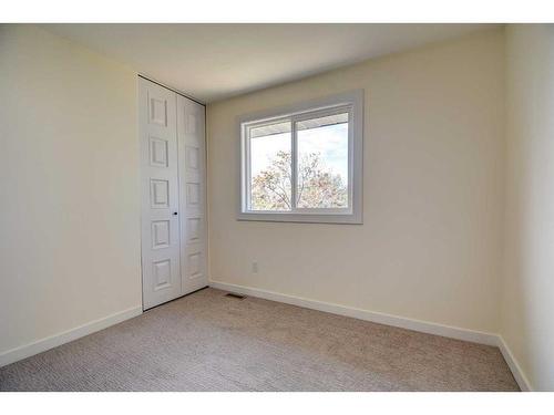 120 Pamely Avenue, Red Deer, AB - Indoor Photo Showing Other Room