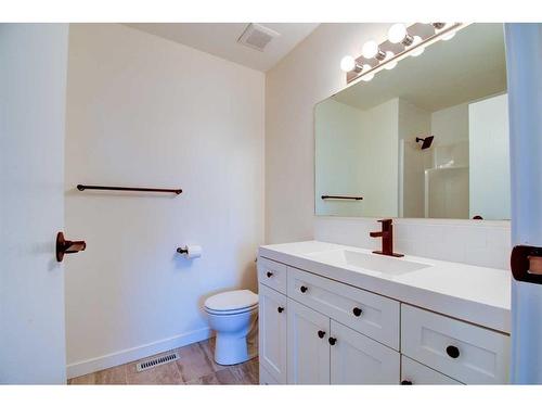 120 Pamely Avenue, Red Deer, AB - Indoor Photo Showing Bathroom