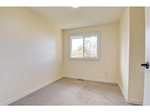 120 Pamely Avenue, Red Deer, AB - Indoor Photo Showing Other Room